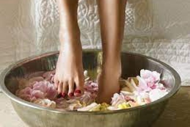 पेडीक्योर के फायदे – सिर्फ सुंदरता ही नहीं, सेहत भी देता है लाभ