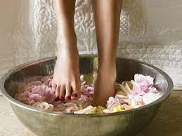 पेडीक्योर के फायदे – सिर्फ सुंदरता ही नहीं, सेहत भी देता है लाभ