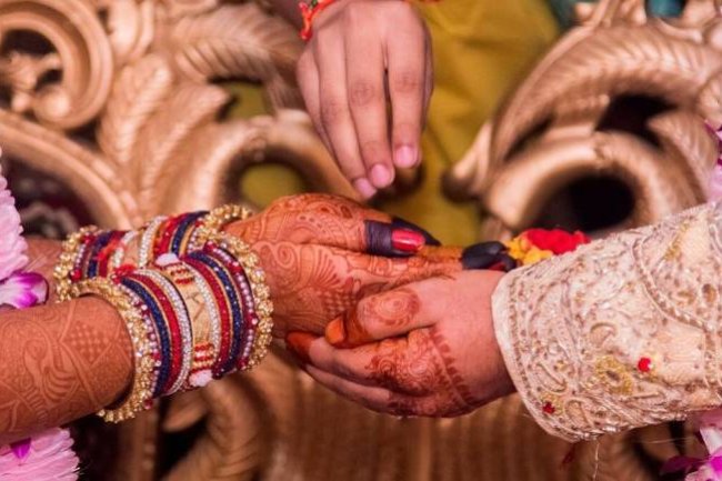 अगर कोई ग्रह बन रहा है आपके विवाह में बाधा तो करें ये उपाय