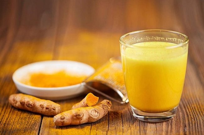दूध में हल्दी मिलाकर पीने से शरीर को होते हैं ये फायदे
