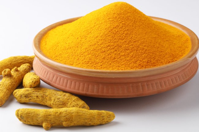 ठंड में रूप भी निखरेगा और सेहत भी, घर लाएं कच्ची हल्दी और पाएं 10 बेमिसाल फायदे