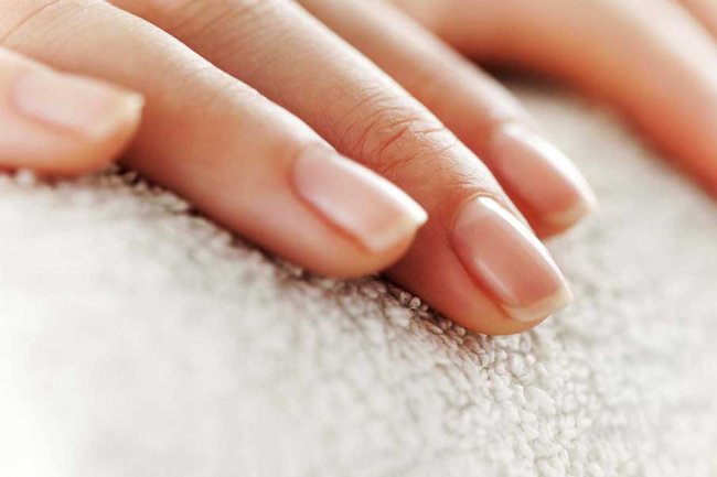 नाखून बढ़ाने से सेहत को होता है नुकसान, जरूर जानिए