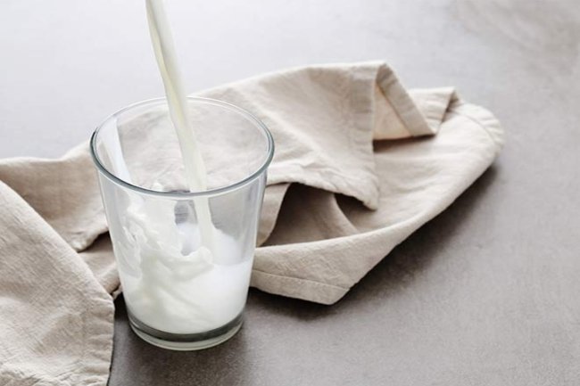 दूध पीने के बाद इन 5 खाद्य पदार्थों का सेवन होता है खतरनाक