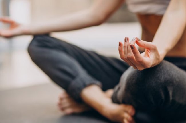 योग अनुसार जानें योग मुद्राओं को